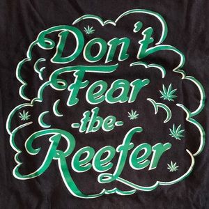 Men’s L “Don’t Fear The Reefer” Black tee